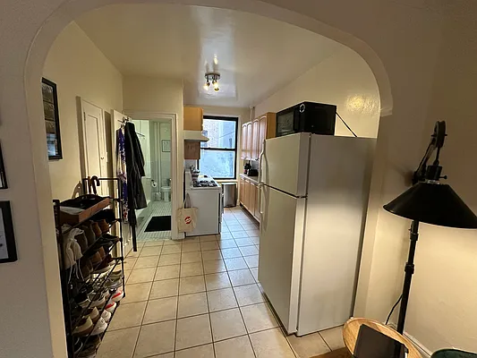 Rented by One New York Realty Inc | media 6