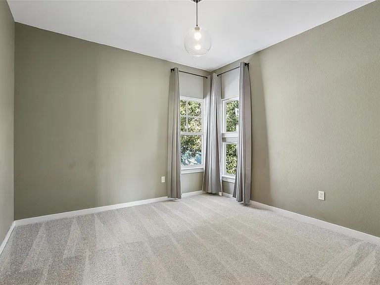 1917 McCloskey St — Photo 14