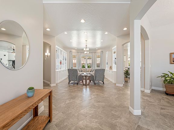 5th image of 2927 S Majestic Court Dr