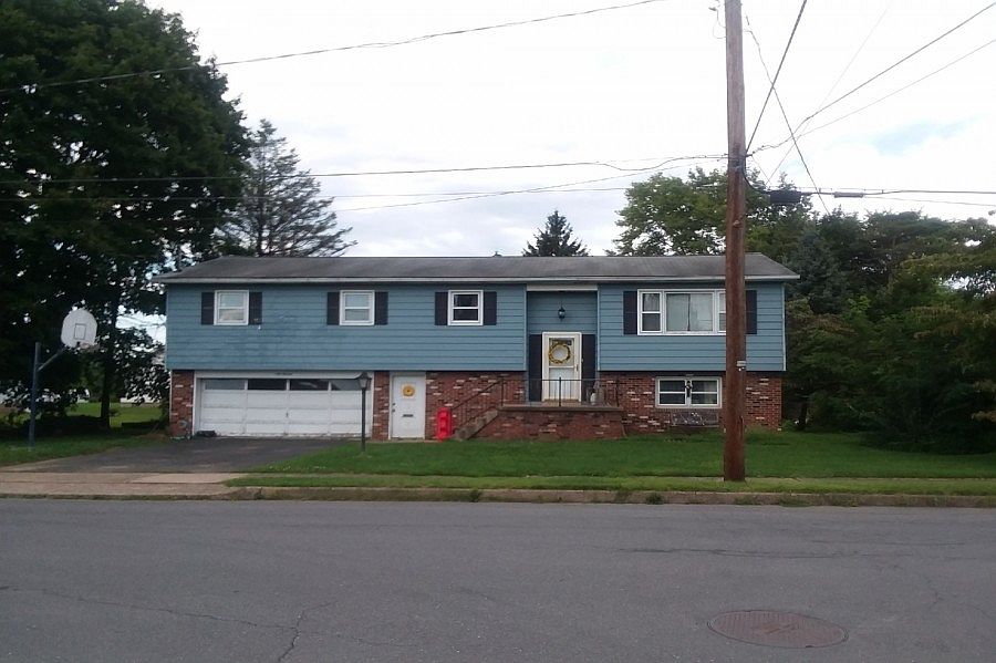 1st image of 611 Weaver St