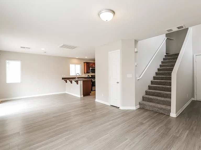 9469 Diamond Bridge Ave — Photo 5