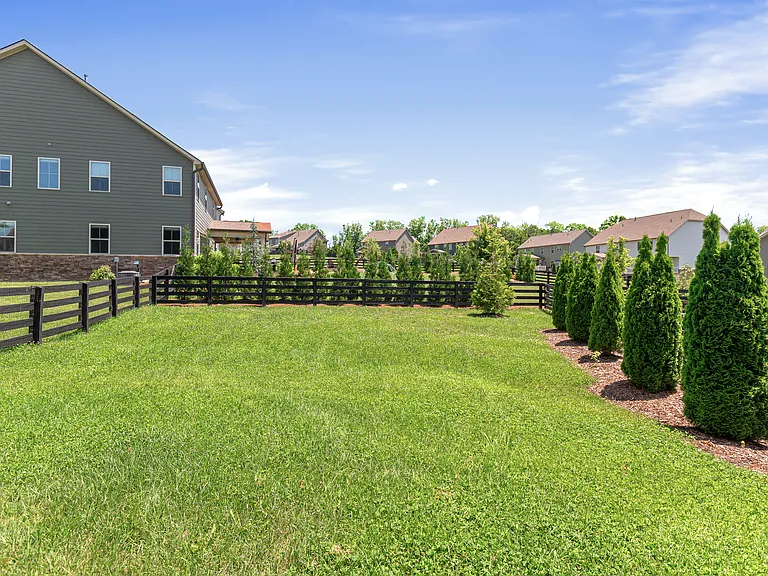 7122 Sky Meadow Dr — Photo 36