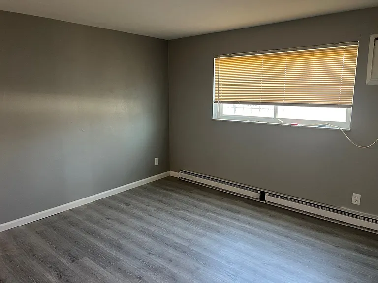 4644 Burkhardt Ave — Photo 8