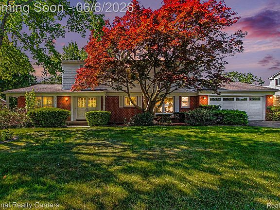 2nd image of 5535 Pembury Ln