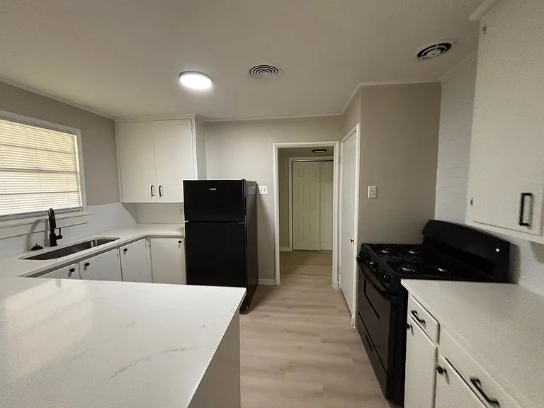 2608 E Cavett Dr — Photo 9