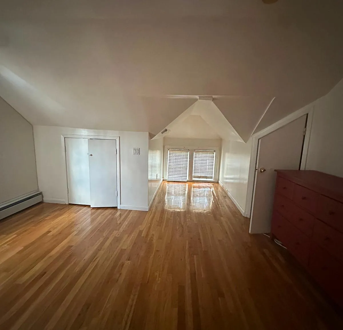 4 bed, 1.5 bath, 1606 sqft, $4,300 — Photo 3