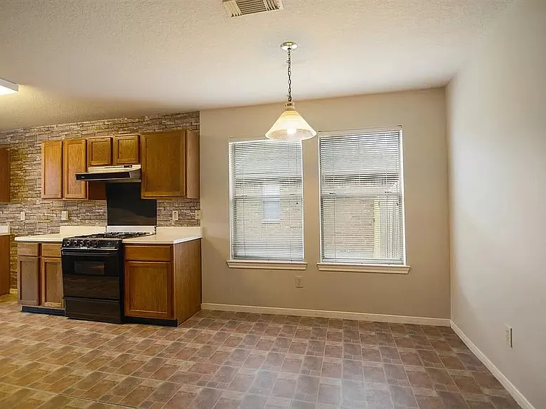8311 Berkely Ct — Photo 7