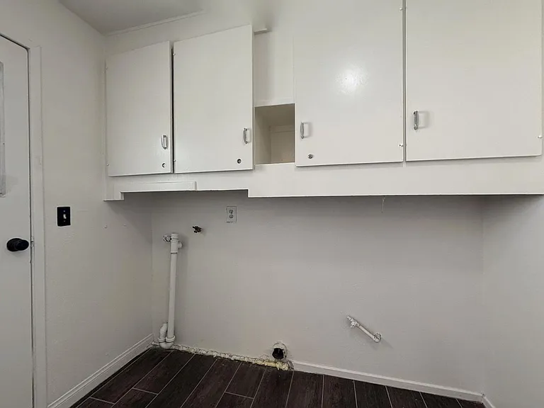 11231 Reddiford Ct — Photo 6