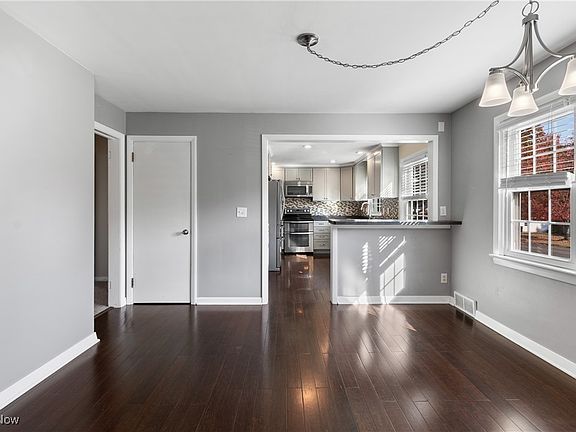 4th image of 1546 Bellevue Dr