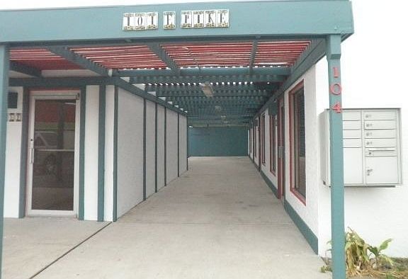 4th image of 104 E Pike St