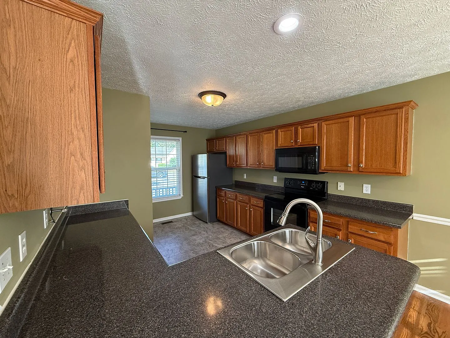3-Bedroom Home with Huge Fenced Backyard & Heated/Cooled Garage! — Photo 3