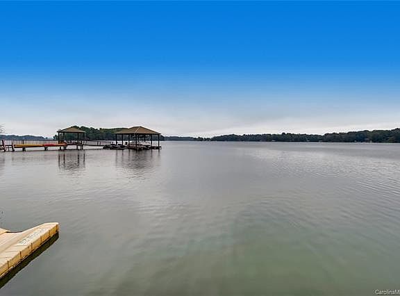 2nd image of 108 Emerald Point Ln