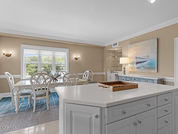 3rd image of 4425 Arendell Street #201