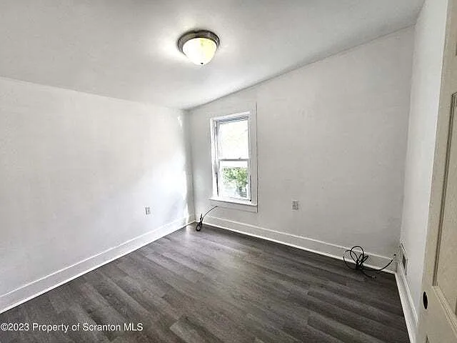 907 Green Ridge St — Photo 7