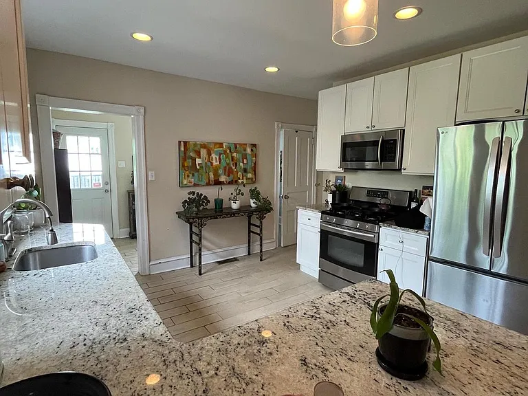 213 Ardmore Ave — Photo 8