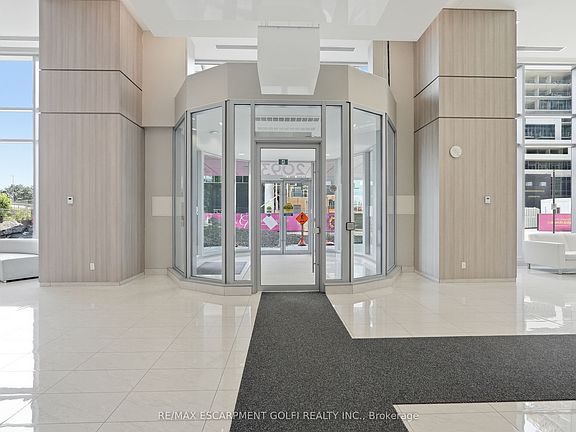 3rd image of 2093 Fairview St #2004
