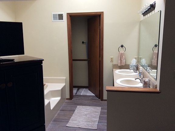 5th image of 682 Indian Wells Ln