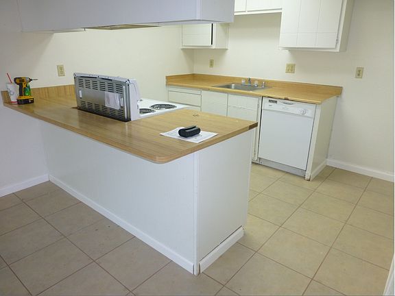 3rd image of 7661 Jacaranda Ct
