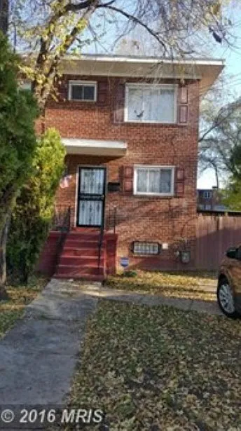 5008 Chester St photo 1