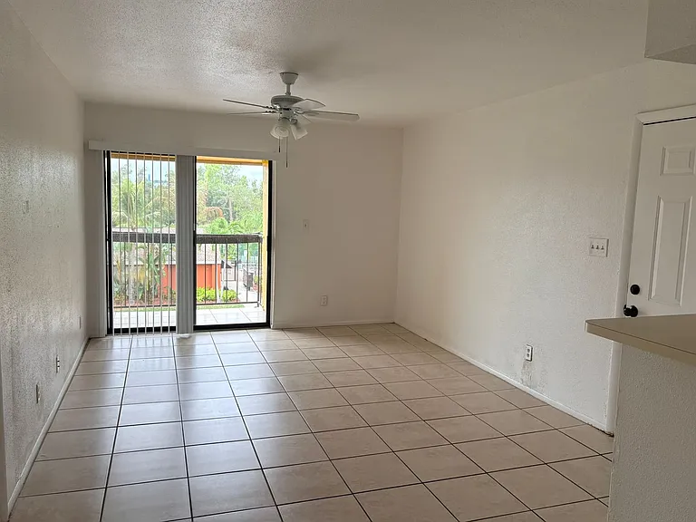 2855 Winkler Ave #120 — Photo 6