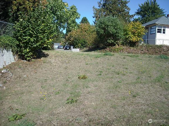 2nd image of 624 S Constitution Avenue