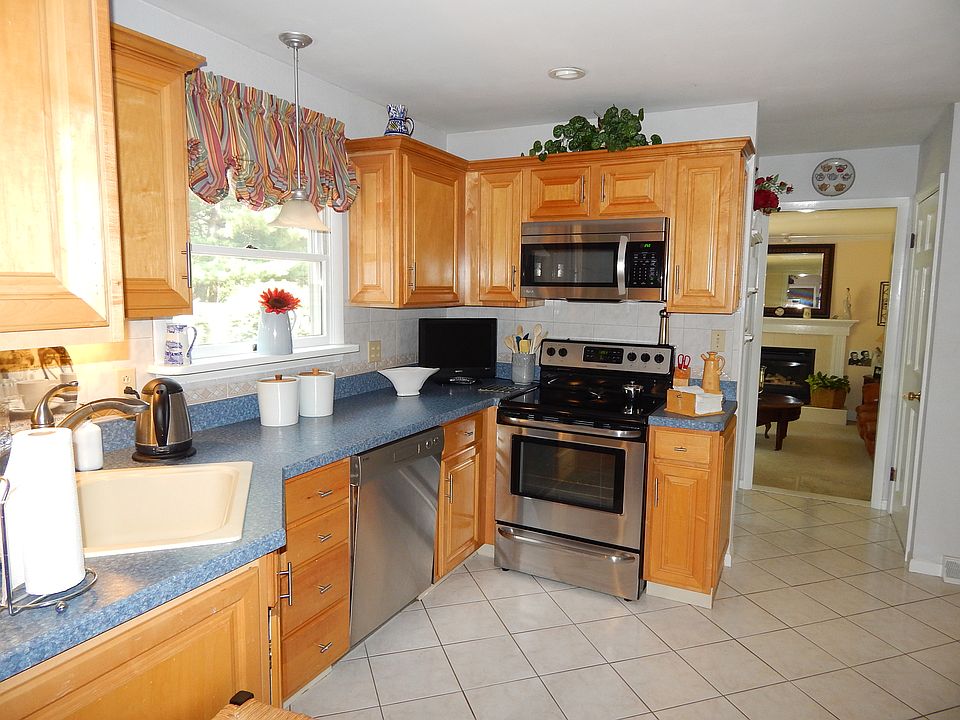 1st image of 20 Frederick Dr