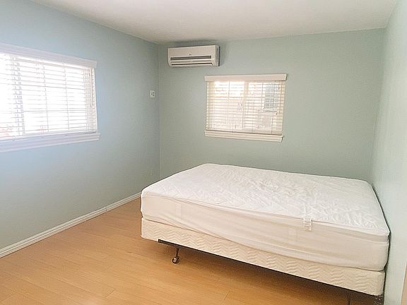 4th image of 2305 Cordoza Ave #C