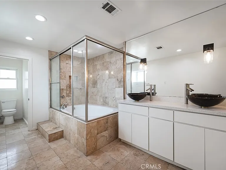 15147 Otsego St — Photo 34