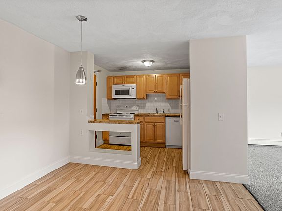 3rd image of 17 Davis Rd APT C9