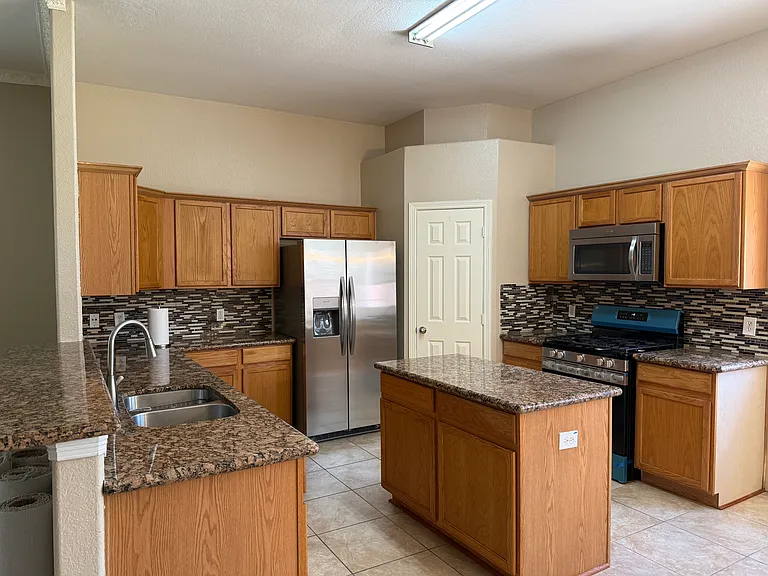 7921 Emerald Oak Dr — Photo 6