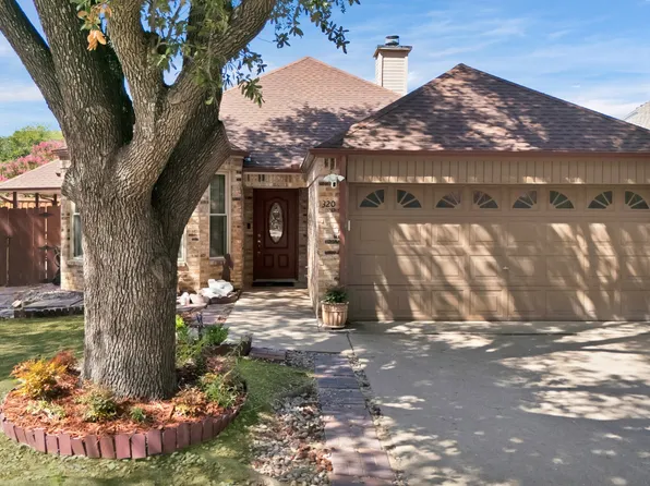 320 Fairhavens Dr, Grand Prairie, TX 75050