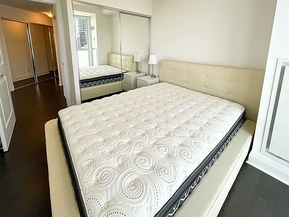 5th image of 1080 Bay St #2504