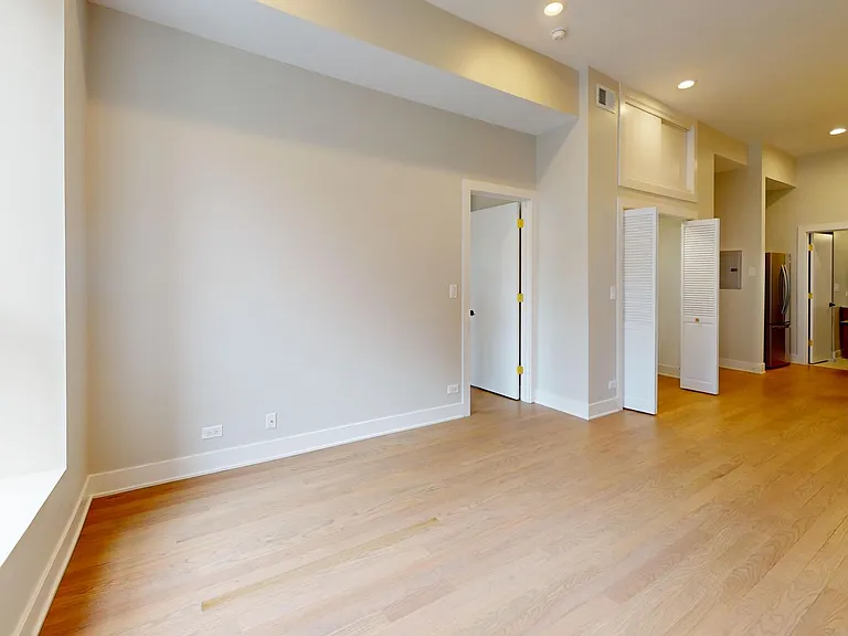 2119 N Clark St — Photo 7