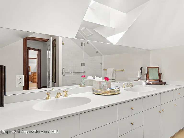 123 E Hallam St — Photo 15