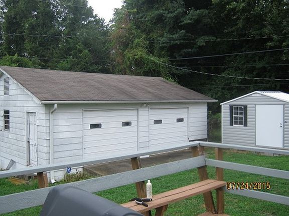 4th image of 127 Huxley St