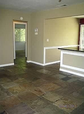 5th image of 2513 Castlewood Dr