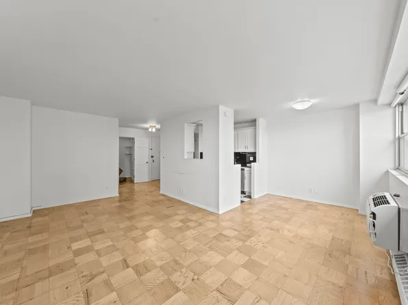 75 Henry Street image 8 of 12