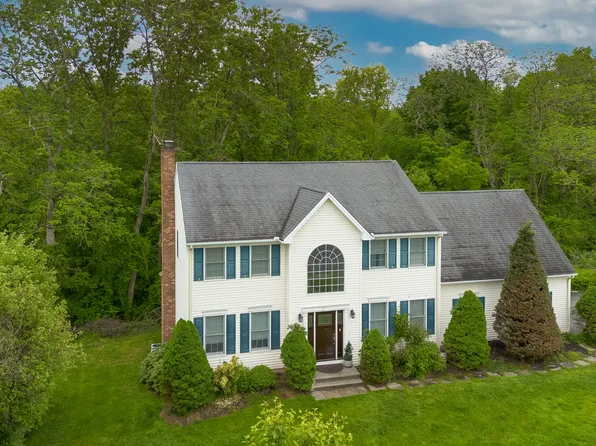 14 Roxbury Lane, Wallingford, CT 06492