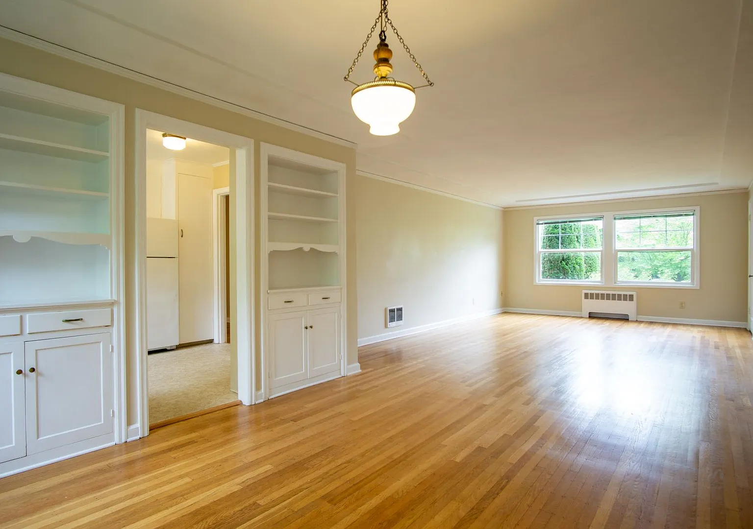 Irvington: Spacious 2 Bdr w/Hardwoods, Built-ins + Charm! — Photo 3