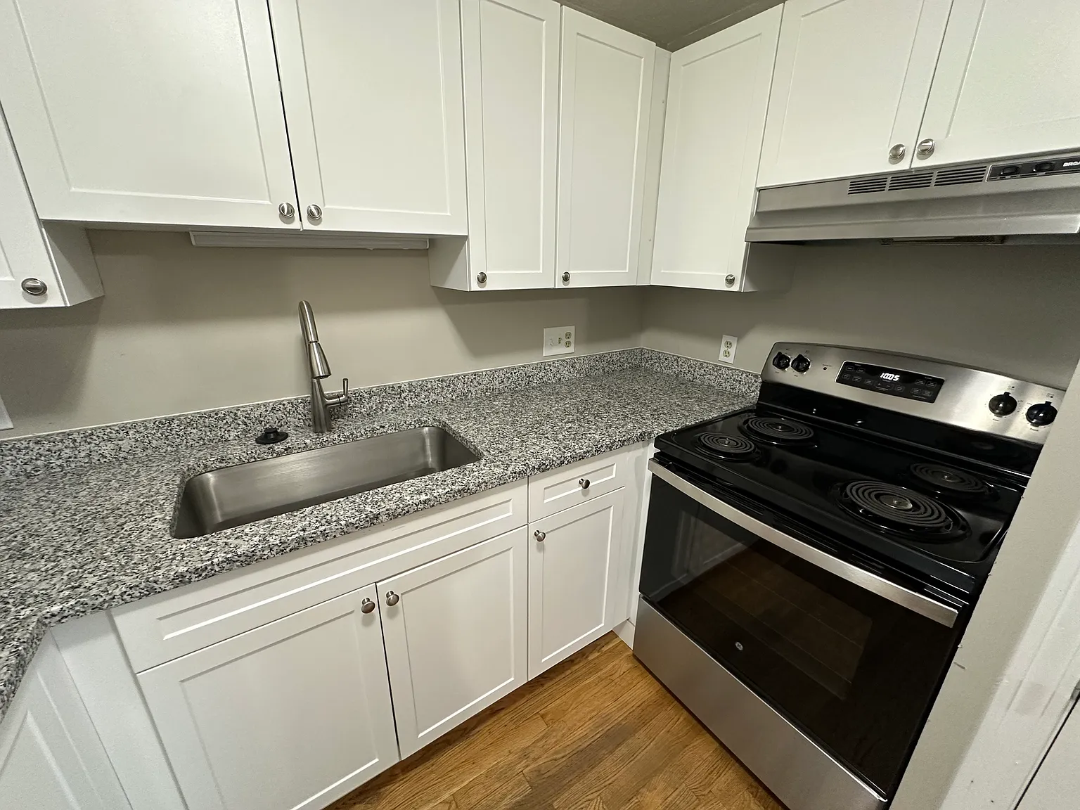 1 bed, 461 sqft, $2,200 — Photo 3