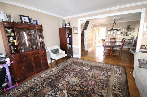 3rd image of 2058 E 67th St