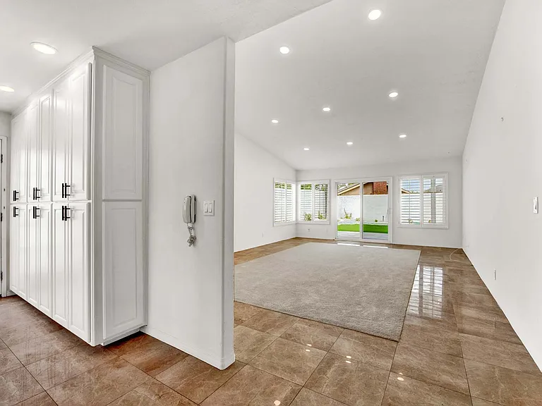 23495 Porter Cir — Photo 6