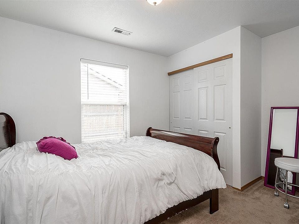 1st image of 424 Arbutus Ave