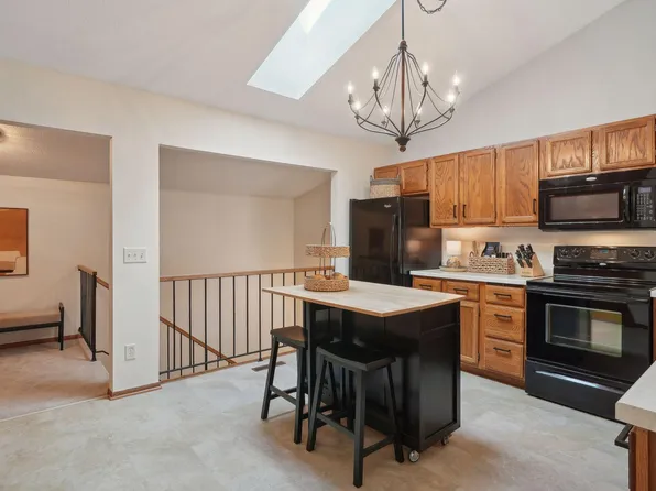 3268 Greenbrier St #3268B, Vadnais Heights, MN 55127