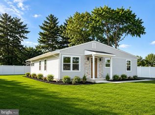 177 Pinewood Dr, Levittown, PA 19054