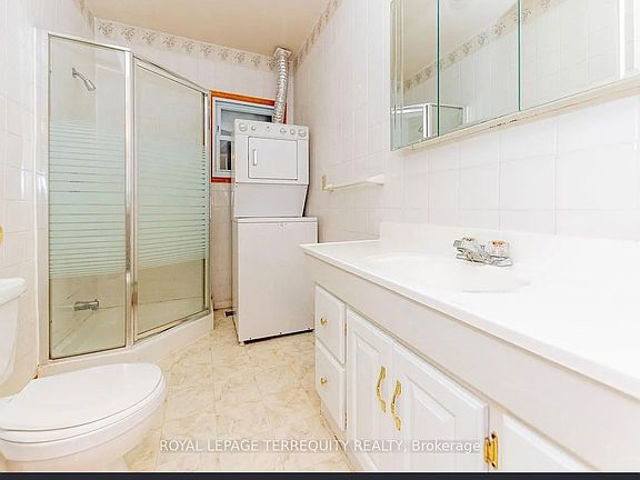4th image of 252 Bloor St E