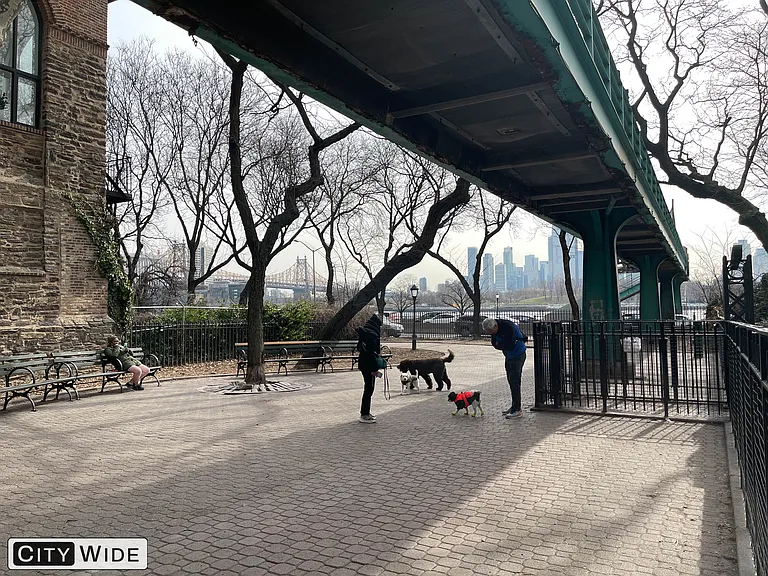 300 E 49th St #1B — Photo 10