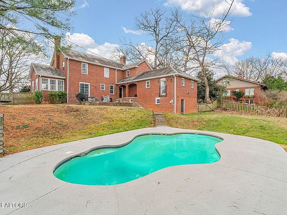 4th image of 3823 Kingston Pike