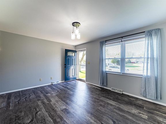 5th image of 2405 W 41st St