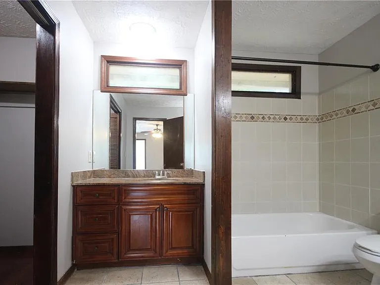 3310 Chastain Xing — Photo 22